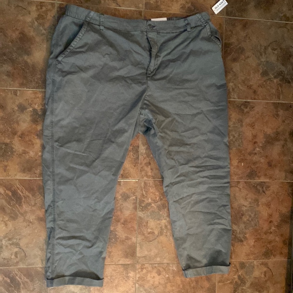 Old Navy Chino pants, can be dressed up or casual! NWT size XXL